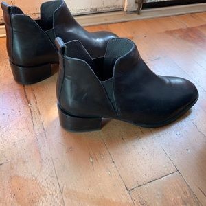 seychelles chelsea boots